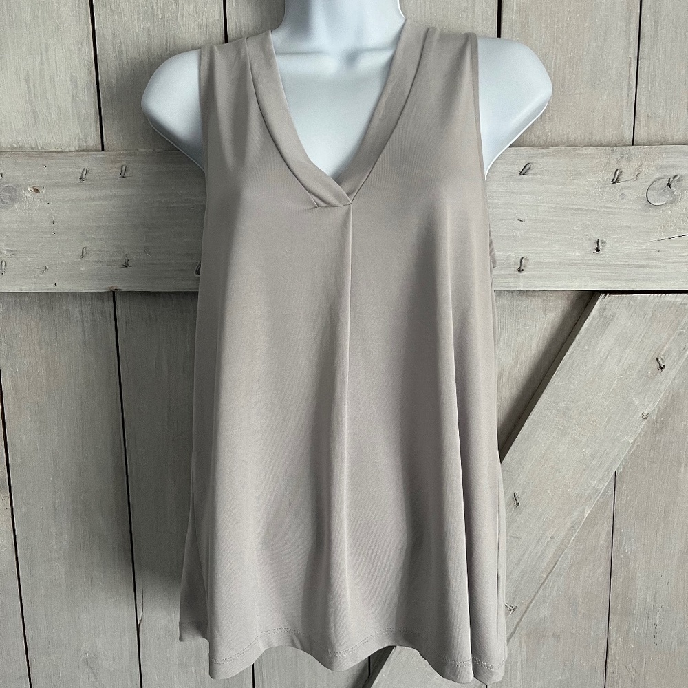 Double zero sleeveless top